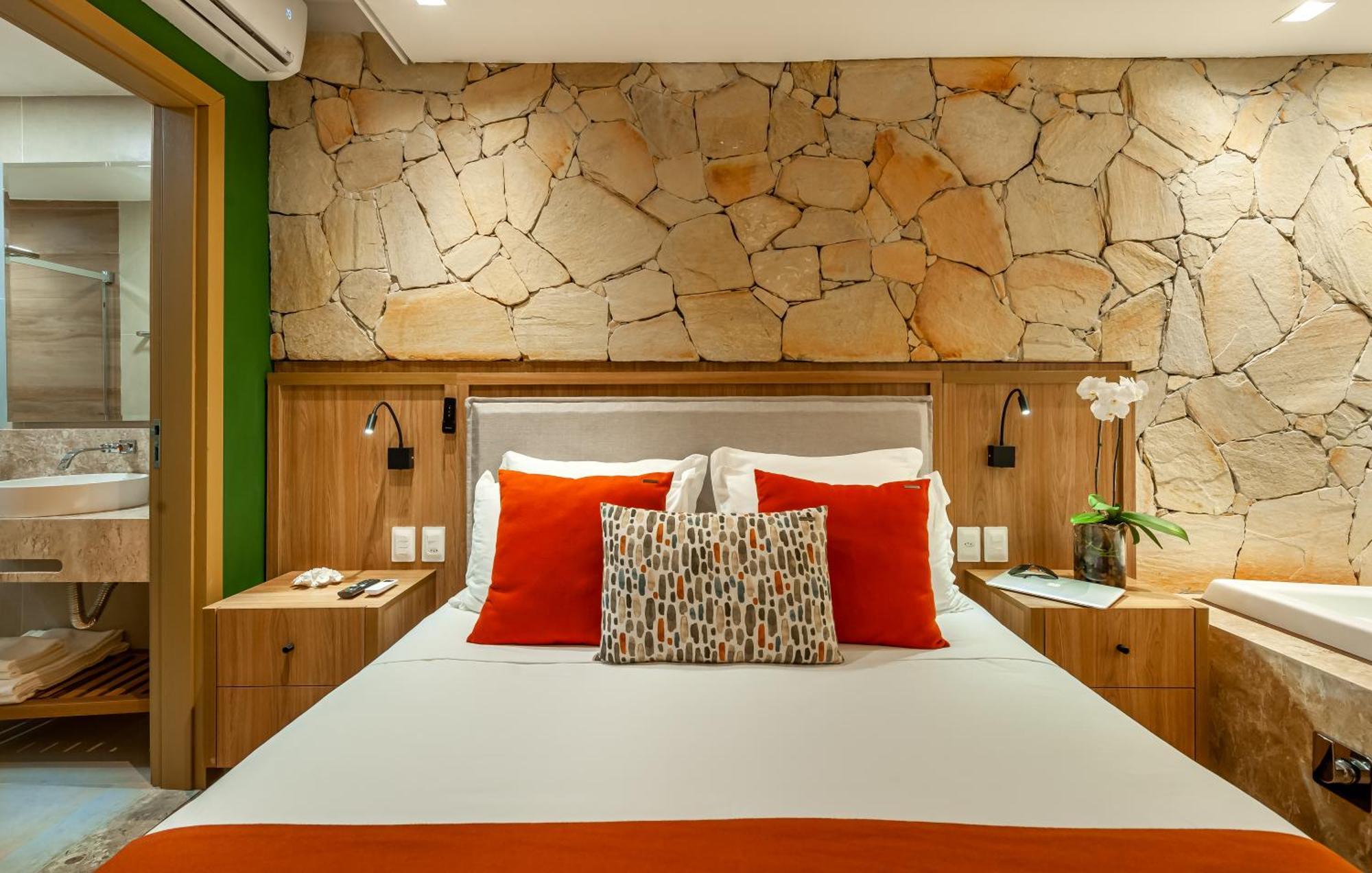 Quarto Luxo com Banheira de Hidromassagem e Varanda
